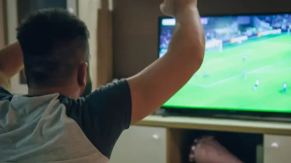 Futebol ao vivo hoje (31): veja onde assistir aos jogos deste sábado