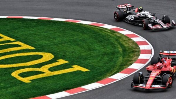 Carros de Fórmula 1 no circuito Gilles Villeneuve durante o GP do Canadá