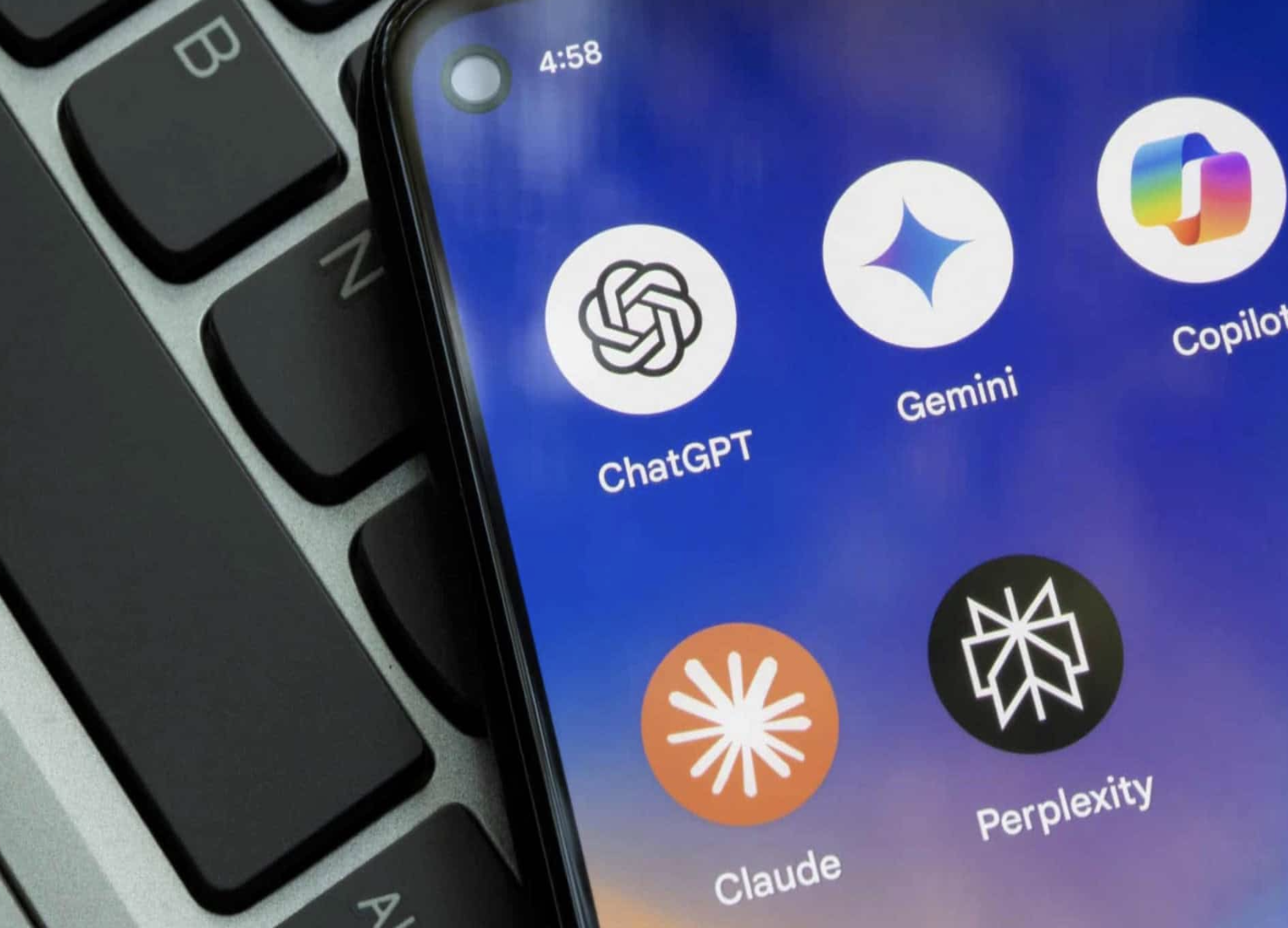 Celulares com apps de IAs