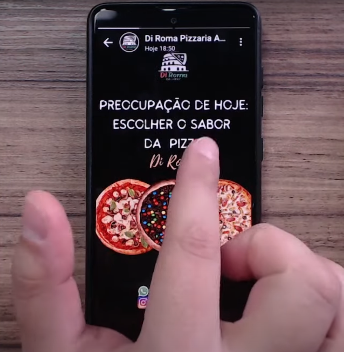 Tela do WhatsApp exibindo anúncios na aba de Status