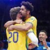 jogadores da Seleção comemoram ponto contra a Eslovênia