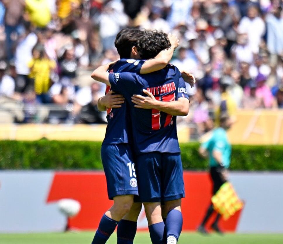 PSG comemora gol contra o Atlético de Madrid no Mundial de Clubes