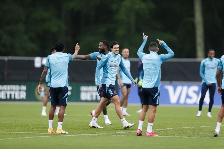 Jogadores do Flamengo treinando