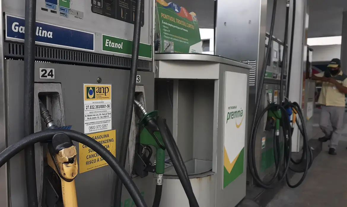 Preço gasolina despenca