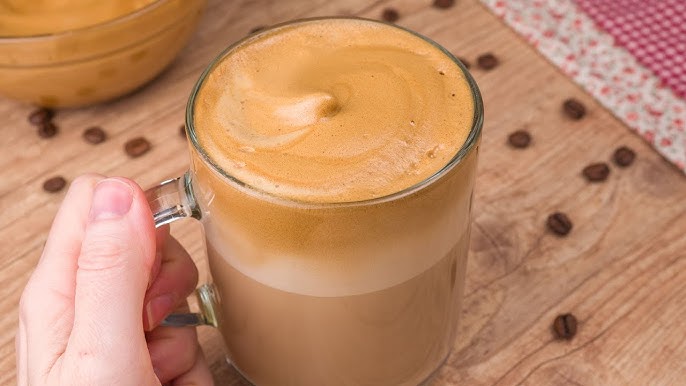 café cremoso com chantilly fica igual de cafeteria