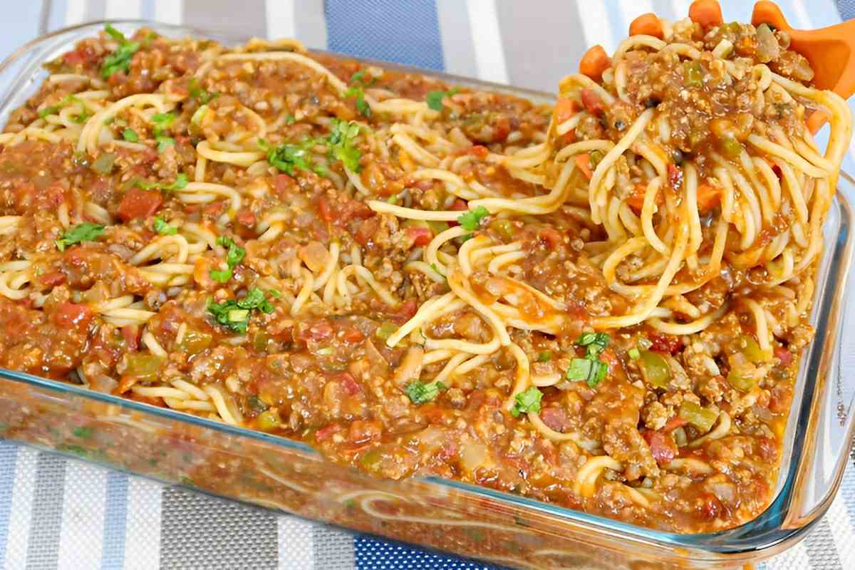 macarronada com carne moída delicioso