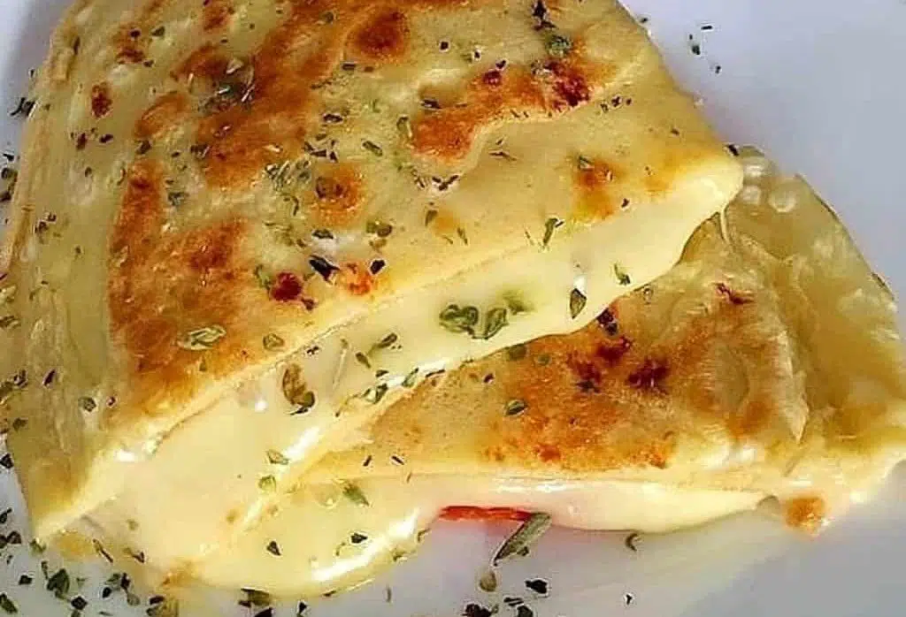 Pão de queijo de frigideira pronto em menos de 5 minutos