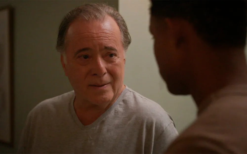 Samuel conversa com Abel sobre seu passado em Dona de Mim