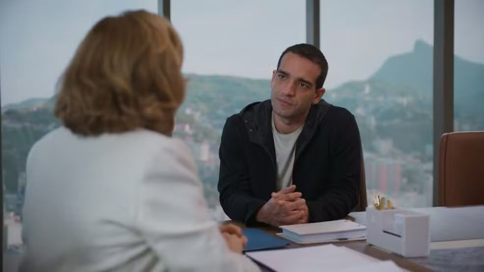 Odete Roitman descobre que Leonardo pode salvar Afonso em Vale Tudo