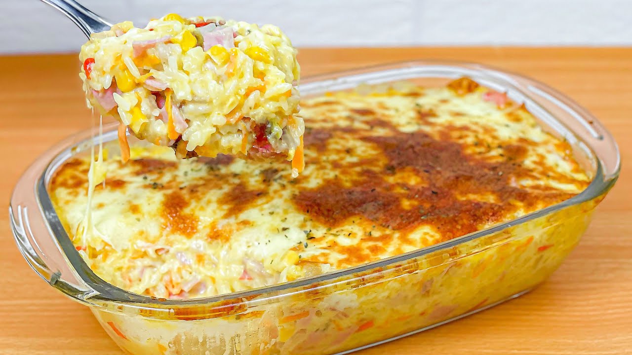 Arroz de forno cremoso feito com sobras de arroz