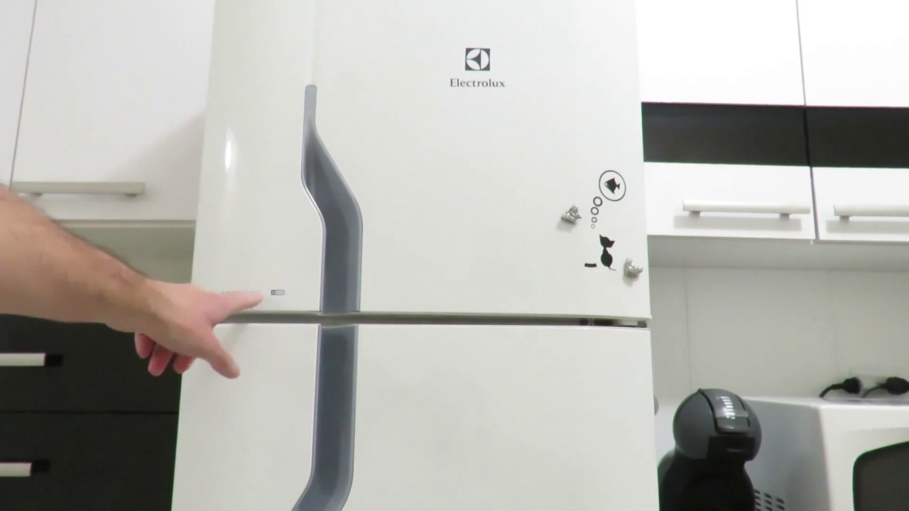 geladeira fazendo barulho de estalos em cozinha