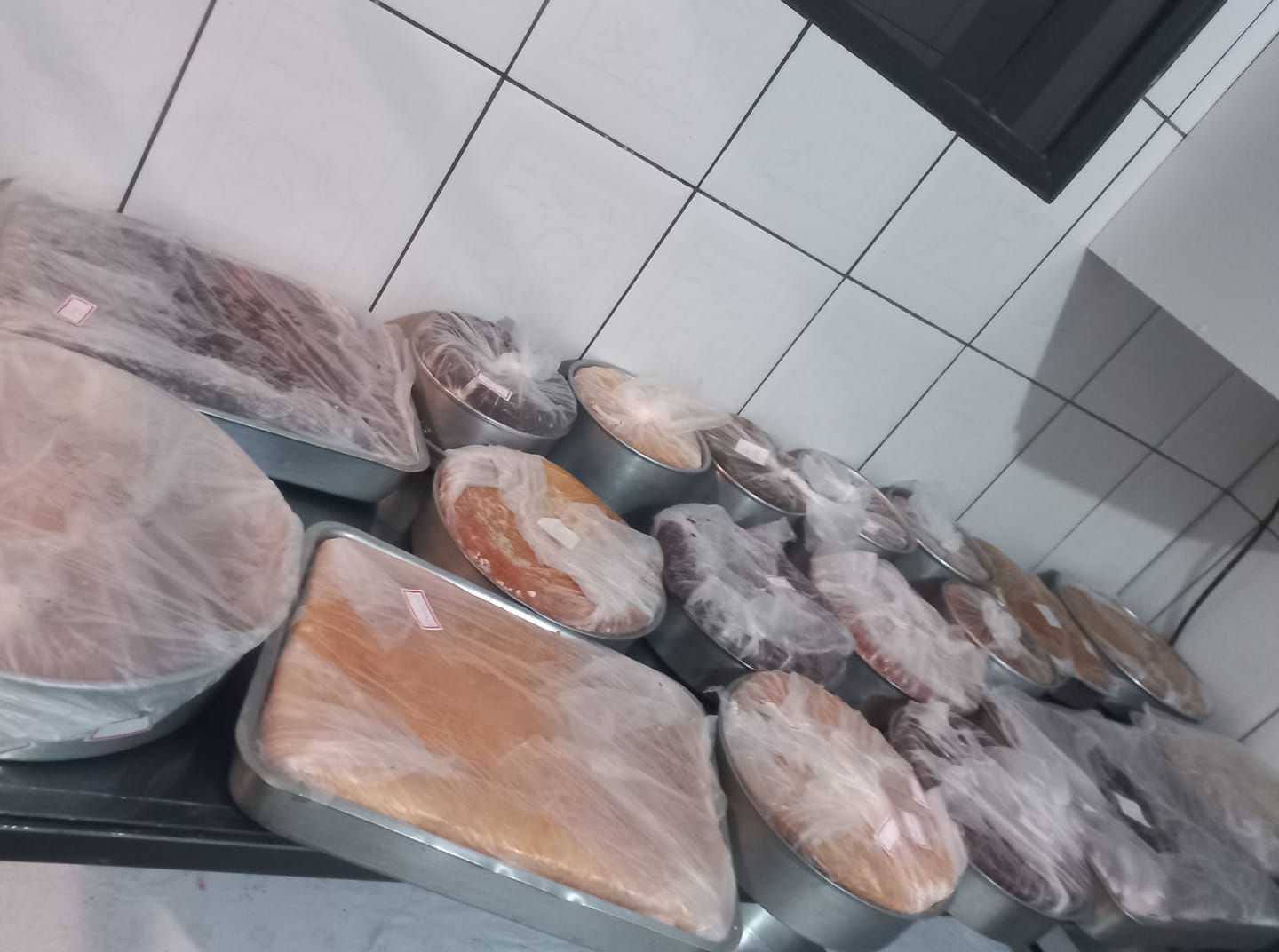 Como guardado em filme plastico para não ressecar na geladeira