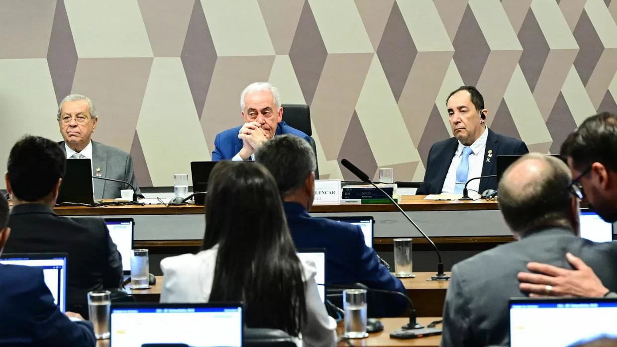 : plenário do Senado com senadores em votação