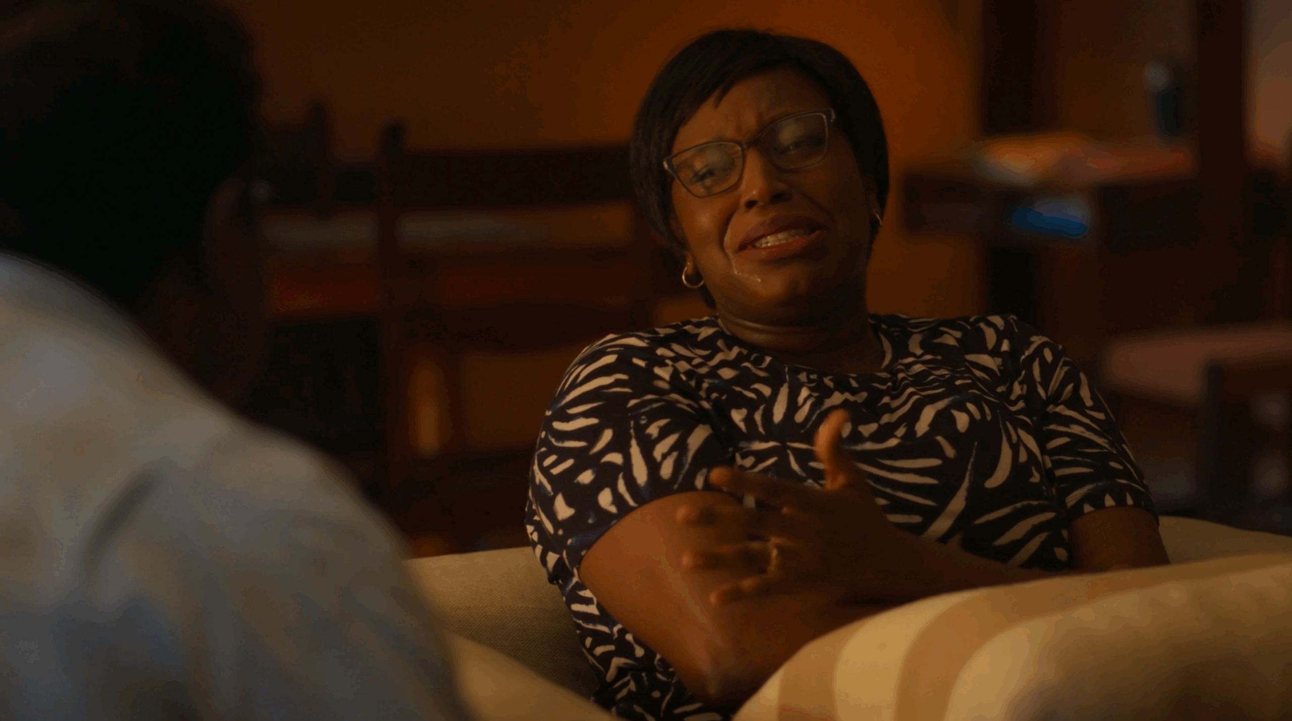 Consuelo desabafa com Jarbas sobre namoro de André