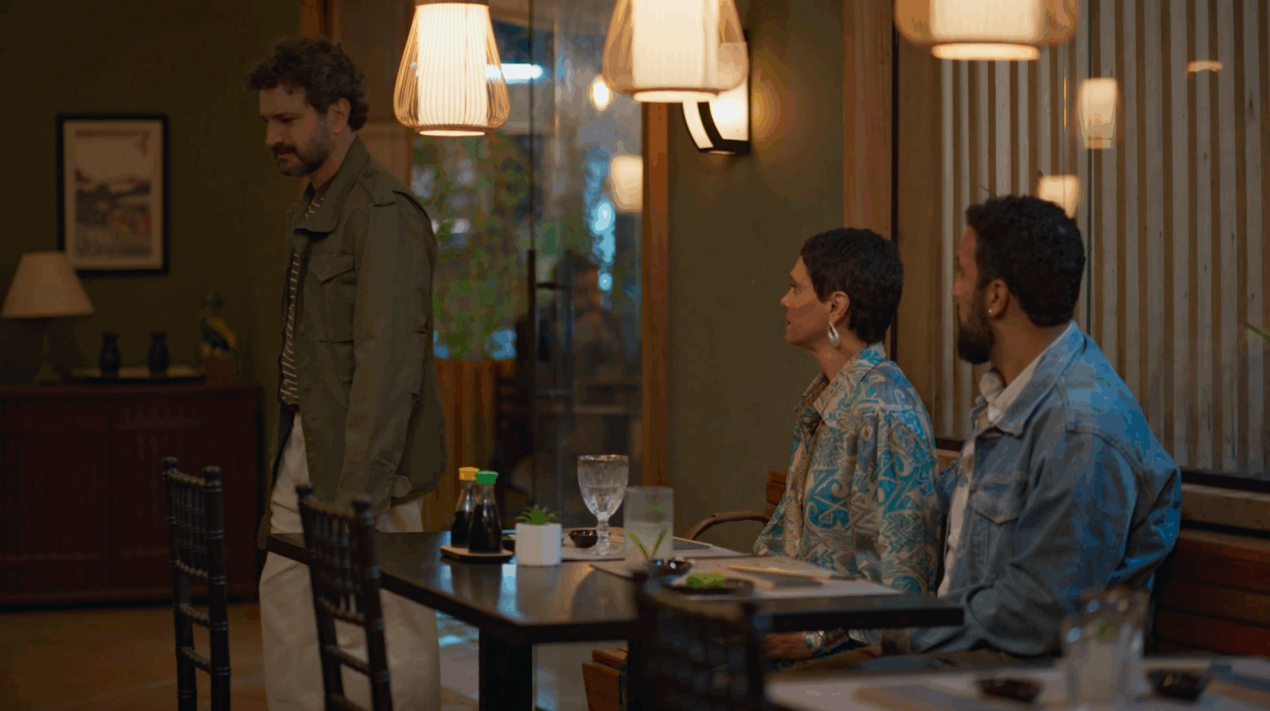 Estevão flagra Celina com Olavo