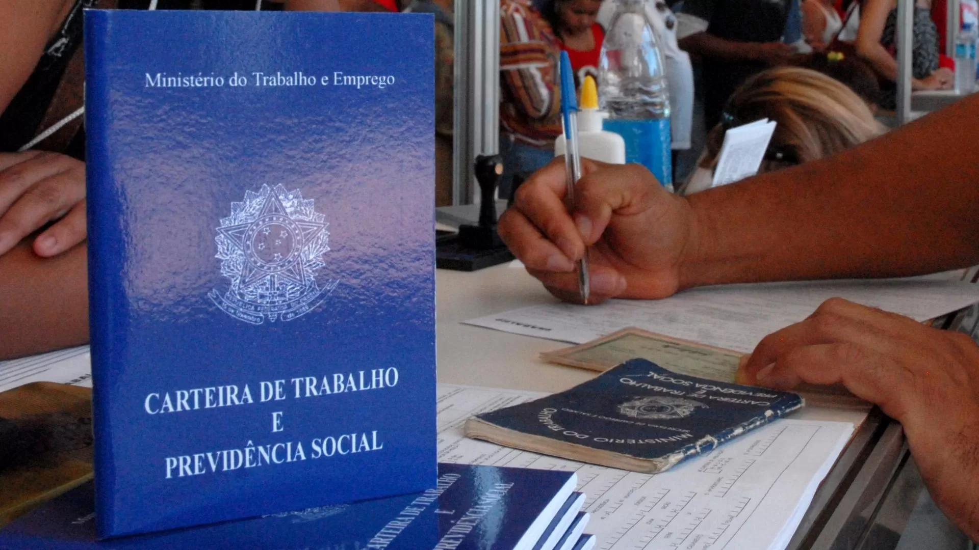 Como conseguir um emprego de carteira assinada mesmo sem experiência